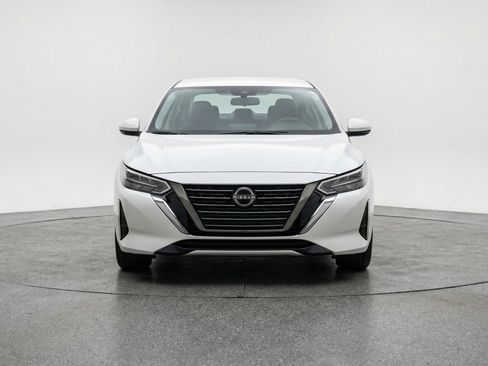 Used 2025 Nissan Sentra SV image 2