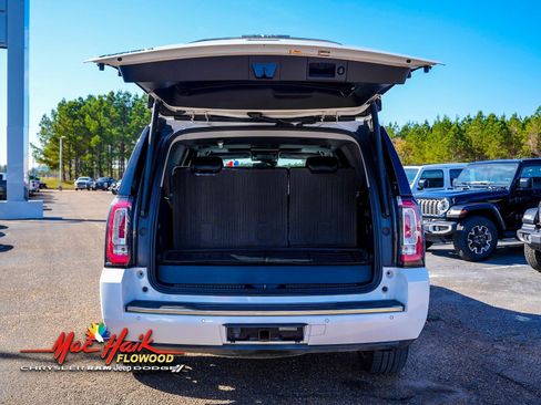 Used 2020 GMC Yukon Denali w/ Denali Premium Package image 7