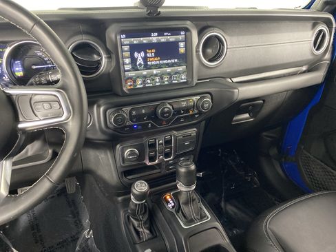 Used 2023 Jeep Wrangler Unlimited Sahara w/ Cold Weather Group AWD/4WD image 29