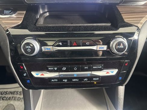 Used 2023 Ford Explorer Limited image 23