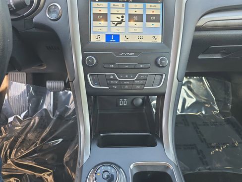 Used 2019 Ford Fusion SE image 27