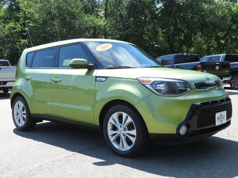 Used 2016 Kia Soul + FWD image 3