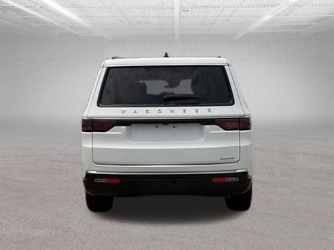Used 2024 Jeep Wagoneer L Series II w/ Flexible Seating Group AWD/4WD image 4