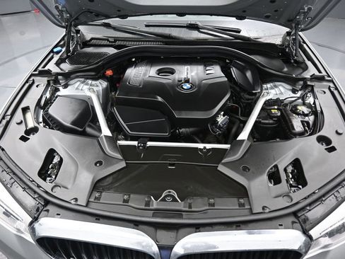 Used 2018 BMW 530i xDrive AWD/4WD image 43