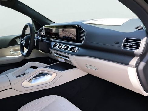 New 2026 Mercedes-Benz GLS 450 4MATIC image 9