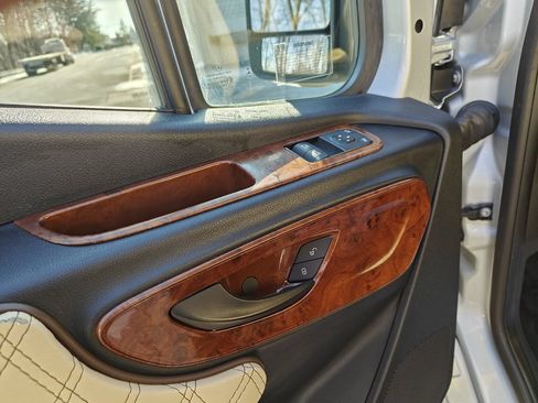 Used 2020 Mercedes-Benz Sprinter 3500 w/ Windows All Around Package image 10