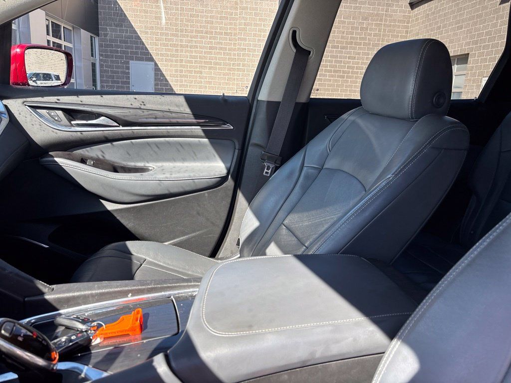 Used 2019 Buick Enclave Essence AWD/4WD image 5