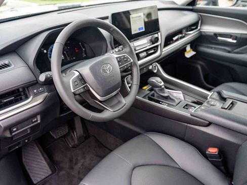 New 2026 Toyota Grand Highlander FWD image 9