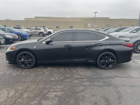 Used 2022 Lexus ES 300h F Sport image 3