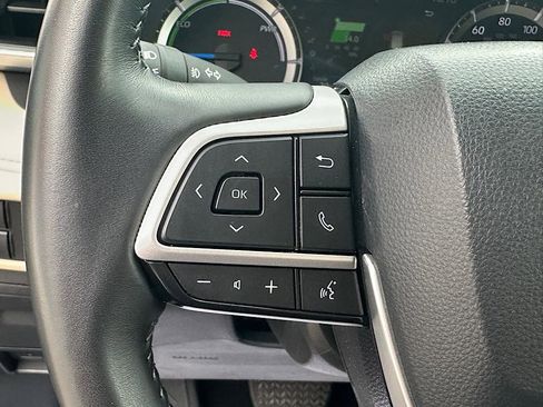 Certified 2024 Toyota Highlander XLE AWD/4WD image 23