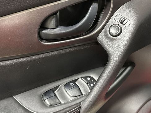 Used 2018 Nissan Rogue Sport S FWD image 20