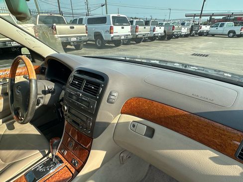 Used 2004 Lexus LS 430 w/ Premium Pkg RWD image 12
