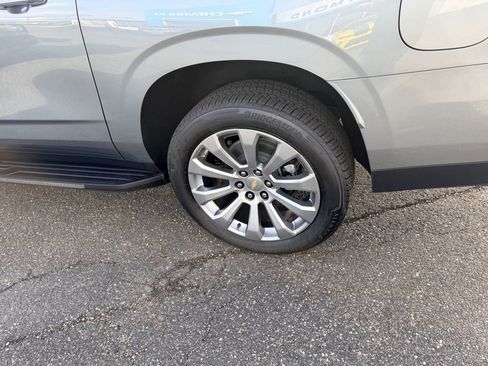 New 2026 Chevrolet Suburban Premier image 9