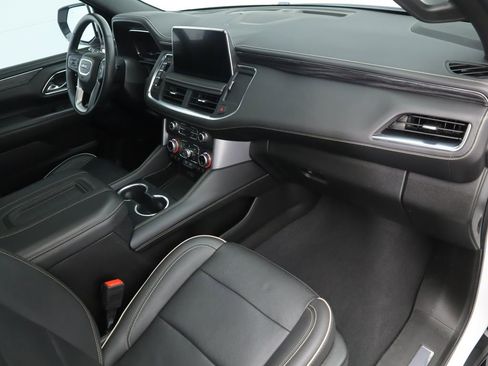 Used 2023 GMC Yukon XL SLT w/ SLT Luxury Package image 18