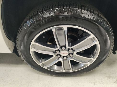 Used 2017 GMC Acadia Denali w/ Technology Package AWD/4WD image 20
