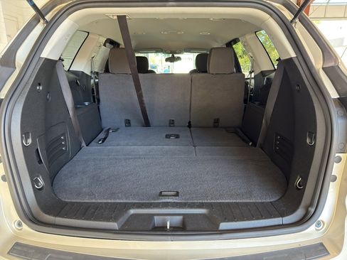 Used 2017 Chevrolet Traverse LT image 23