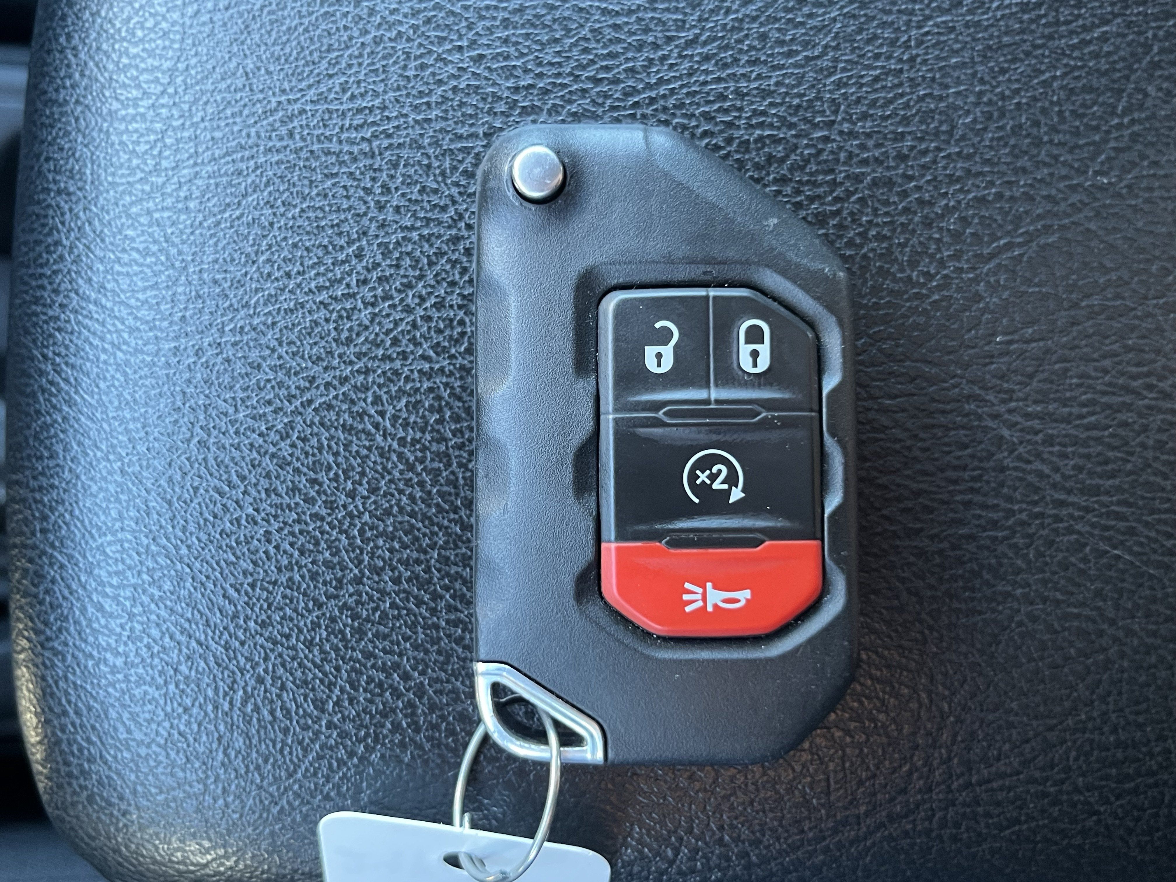 Used 2024 Jeep Wrangler Unlimited AWD/4WD image 31