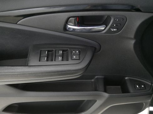 Used 2019 Honda Pilot Touring image 19