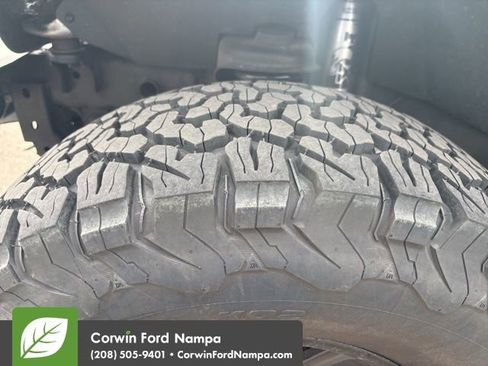 Used 2018 Jeep Wrangler Unlimited Rubicon w/ Connectivity Group image 12