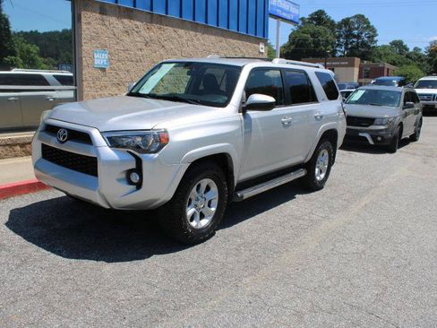 Used 2018 Toyota 4Runner SR5 RWD image 3