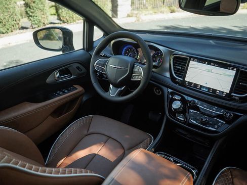 New 2026 Chrysler Pacifica Pinnacle image 15