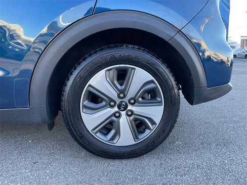 Used 2019 Kia Niro EX image 10