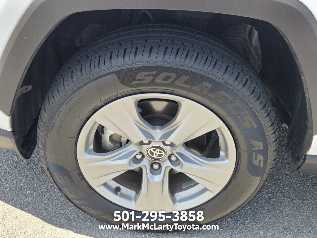Used 2025 Toyota RAV4 XLE AWD/4WD image 16