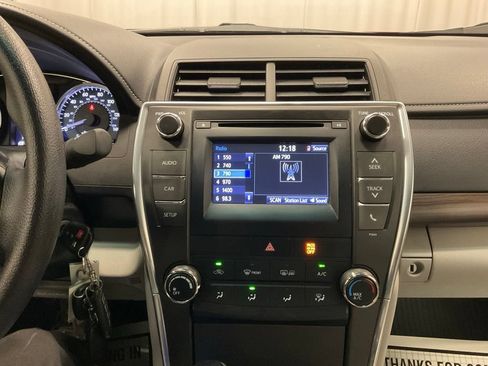 Used 2016 Toyota Camry LE FWD image 27