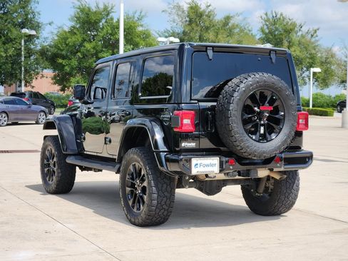 Used 2021 Jeep Wrangler Unlimited Sahara AWD/4WD image 5