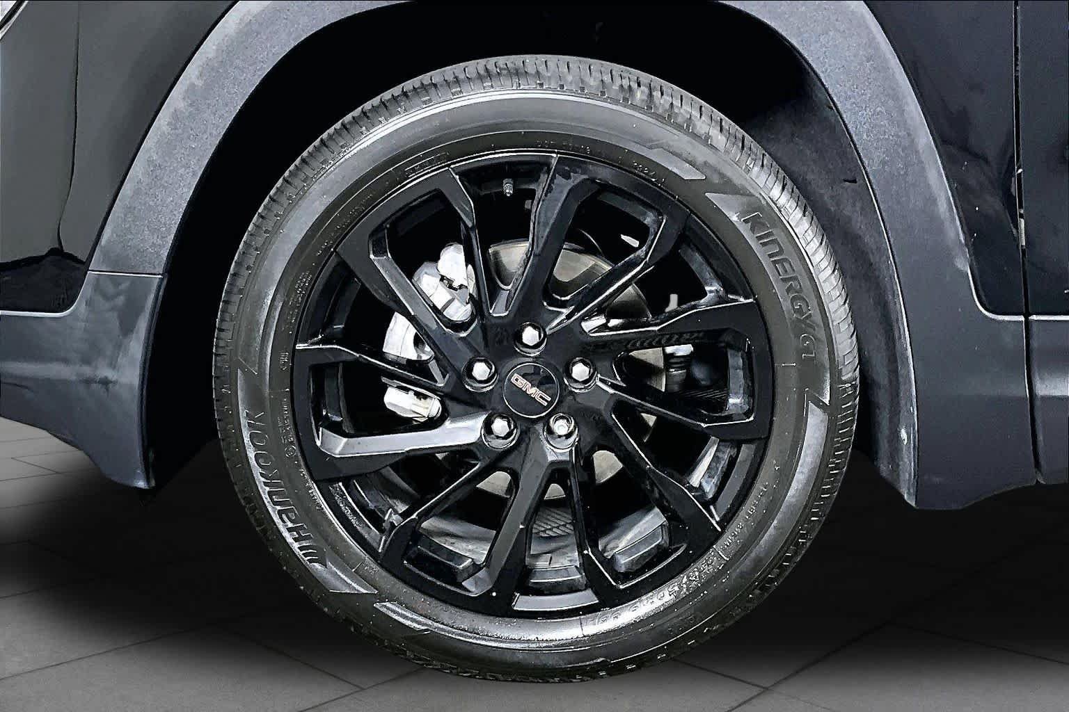 Used 2024 GMC Terrain SLE w/ Driver Convenience Package FWD image 10