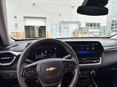 Used 2025 Chevrolet TrailBlazer LT AWD/4WD image 10