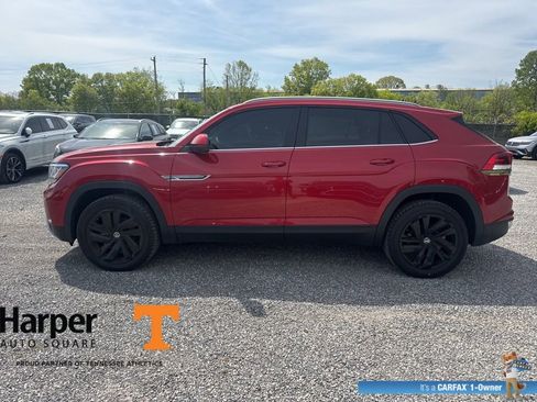 Used 2022 Volkswagen Atlas Cross Sport SE w/ Panoramic Sunroof Package image 2