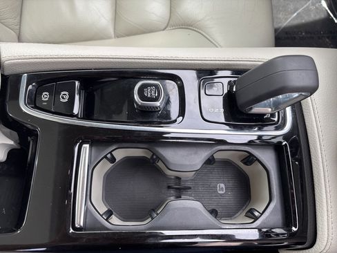 Used 2022 Volvo S60 T8 R-Design Expression w/ Advanced Package image 24