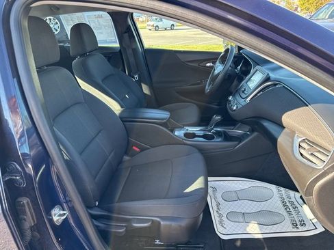 Used 2017 Chevrolet Malibu LT image 47