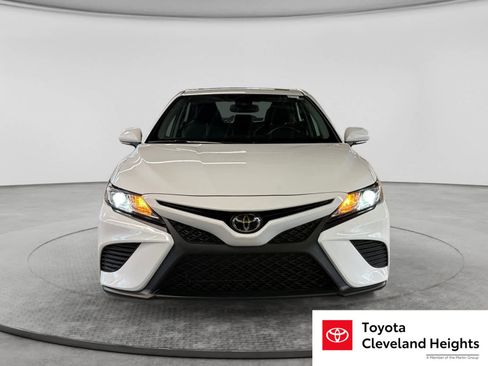 Used 2020 Toyota Camry SE w/ Convenience Package FWD image 2