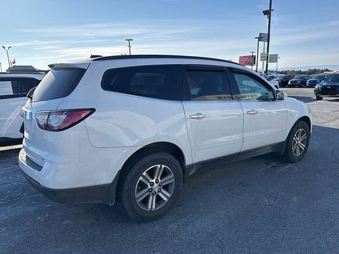 Used 2017 Chevrolet Traverse LT image 4