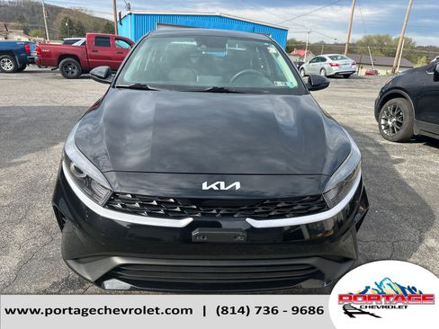 Used 2023 Kia Forte LXS w/ LXS Technology Package FWD image 9