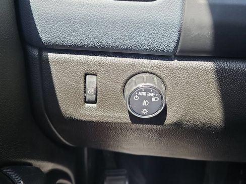Used 2022 Chevrolet Colorado Z71 w/ Safety Package RWD image 23