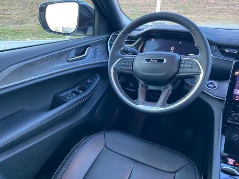 New 2025 Jeep Grand Cherokee Limited image 35