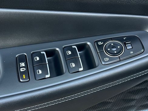 Used 2020 Hyundai Santa Fe SEL w/ Convenience + Premium Package image 12