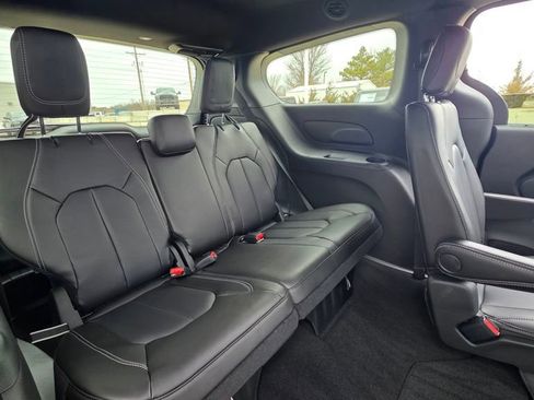 New 2026 Chrysler Pacifica Select w/ S Appearance Package image 17