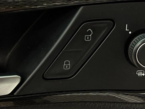Used 2017 Volkswagen GTI SE FWD image 44