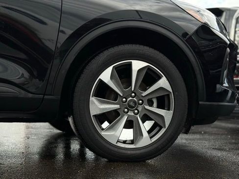 Certified 2024 Ford Escape Platinum AWD/4WD image 47