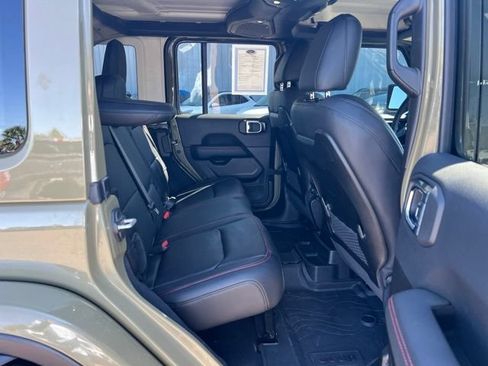 Used 2025 Jeep Wrangler Unlimited Rubicon w/ XTREMEE 35" Tire Package AWD/4WD image 12