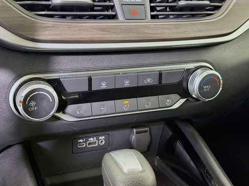 Used 2024 Nissan Altima 2.5 SV image 18