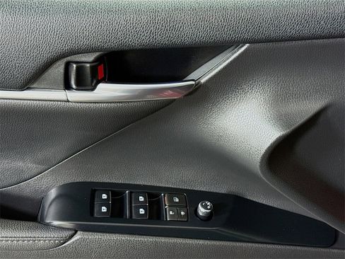 Certified 2020 Toyota Camry XLE w/ Sunroof Package image 25