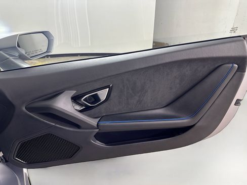 Used 2023 Lamborghini Huracan EVO RWD image 37