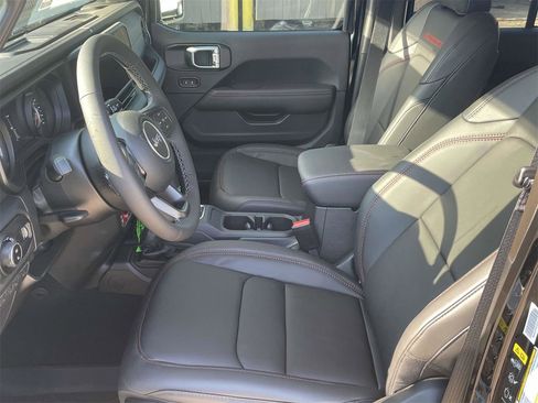 New 2025 Jeep Gladiator Rubicon w/ Convenience Group image 27