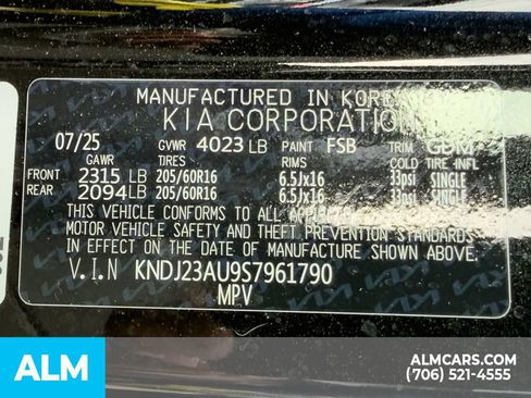 Used 2025 Kia Soul LX w/ LX Technology Package FWD image 21