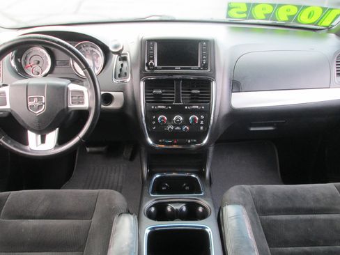 Used 2016 Dodge Grand Caravan SXT w/ UConnect Hands-Free Group image 8